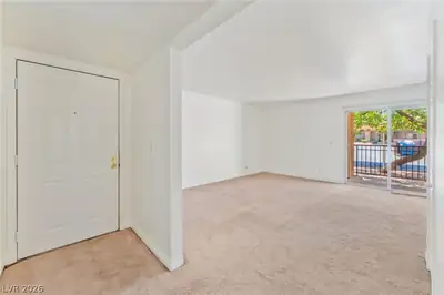 4360 Sandy River Drive 31 Living Room