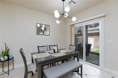 8780 Horizon Wind Avenue 102 Dining Area