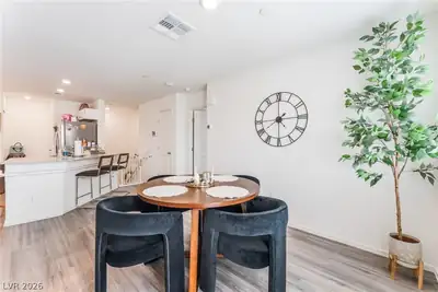7850 Jupiter Sky Street 1 Dining Area