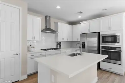 1049 Williamtown Avenue Kitchen