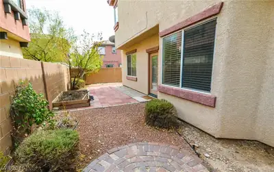 10624 Allegrini Drive Yard