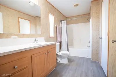 1838 Quintearo Street, Las Vegas, NV 89115 Primary Bathroom
