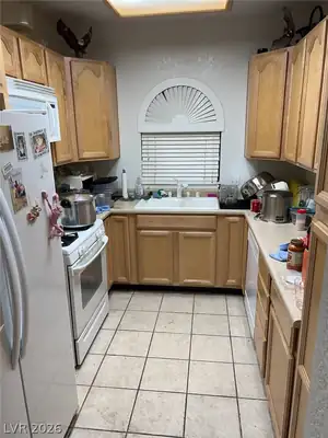 1407 Santa Margarita Street A Kitchen