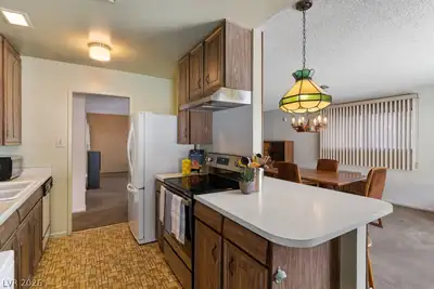 3428 Wingrove Avenue, Las Vegas, NV 89121 Kitchen