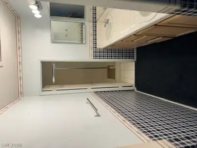 2725 South Nellis Boulevard 2047 Primary Bathroom