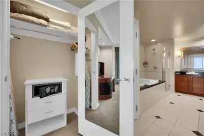 135 East Harmon Avenue 2814 Primary Bathroom
