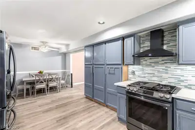 3825 Manhattan Bridge Place, North Las Vegas, NV 89032 Kitchen