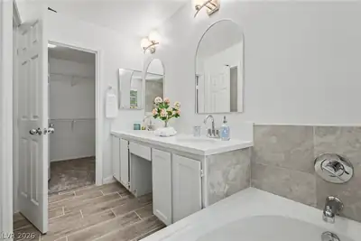 1100 Milpas Lane, Las Vegas, NV 89134 Primary Bathroom