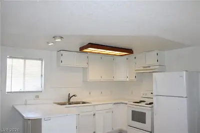 1212A Phillips Avenue A Kitchen