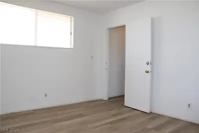1212A Phillips Avenue A Bedroom