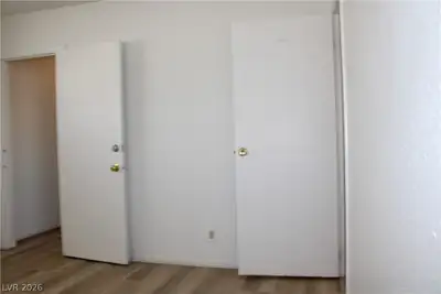 1212A Phillips Avenue A Hallway