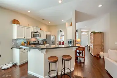 5421 Desert Paradise Drive Kitchen