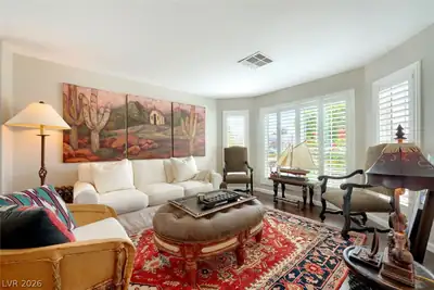 5421 Desert Paradise Drive Living Room