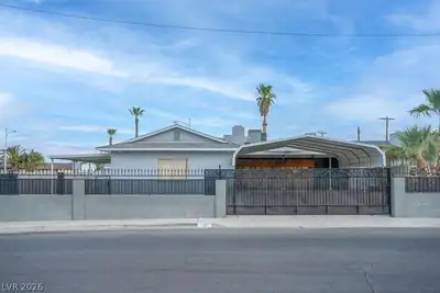 5185 Sun Valley Drive, Las Vegas, NV 89122 Front of Structure