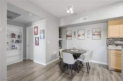 2615 West Gary Avenue 2067 Dining Area
