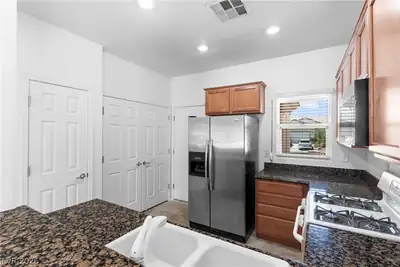 2724 Cornish Hen Avenue, North Las Vegas, NV 89084 Kitchen