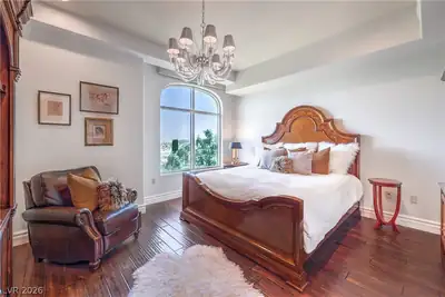 9101 Alta Drive 12 Bedroom