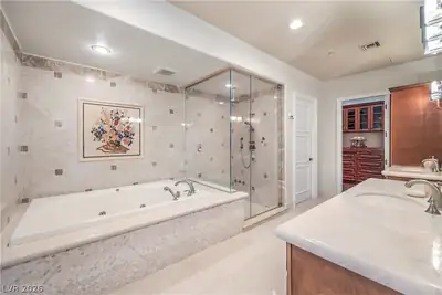 9101 Alta Drive 12 Primary Bathroom