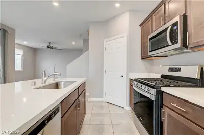 10669 Sariah Skye Avenue, Las Vegas, NV 89166 Kitchen