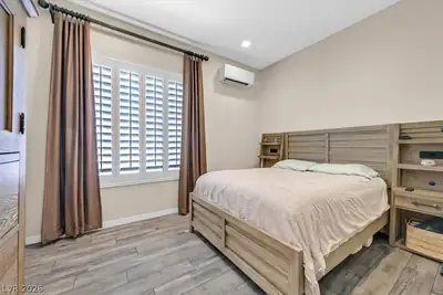 2808 Foxtail Creek Avenue Bedroom