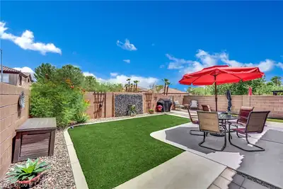 4664 Swaying Palms Drive, Las Vegas, NV 89147 Yard