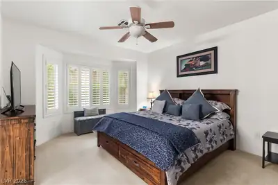 2625 Langford Avenue Bedroom
