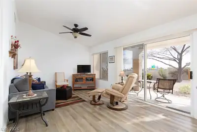 10627 Mission Lakes Avenue Living Room