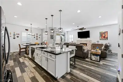 417 Honeybrush Avenue Kitchen