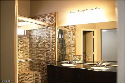 695 Jane Eyre Place, Henderson, NV 89002 Primary Bathroom