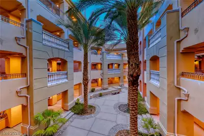 20 Via Mantova 210, Henderson, NV 89011 Courtyard