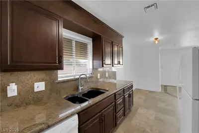 193 Greenbriar Townhouse Way, Las Vegas, NV 89121 