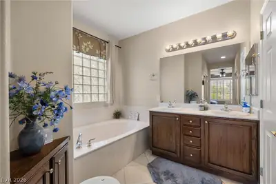 4765 Regalo Bello Street, Las Vegas, NV 89135 Primary Bathroom