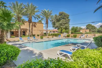 5118 South Jones Boulevard 206 Pool