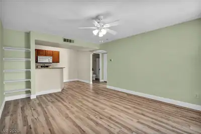 5118 South Jones Boulevard 206 Living Room