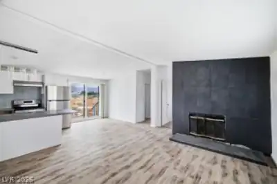 961 West Elderberry Street Living Room