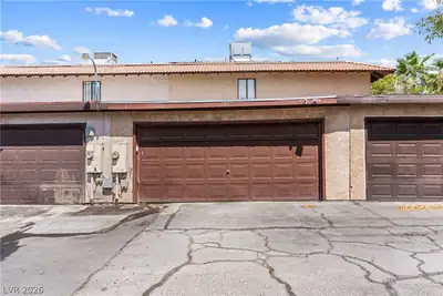 5077 Village Drive, Las Vegas, NV 89142 Garage