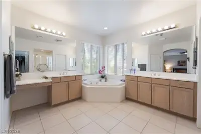 186 Uccello Drive, Las Vegas, NV 89138 Primary Bathroom