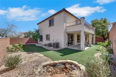 9709 Mount Lompoc Court Yard
