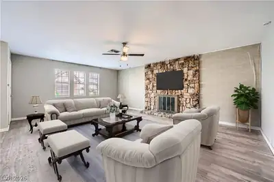 3954 Edgemoor Way, Las Vegas, NV 89121 Living Room
