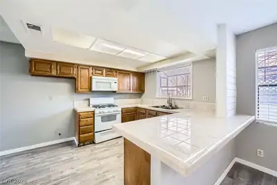 3954 Edgemoor Way, Las Vegas, NV 89121 Kitchen