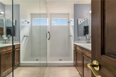 1727 Cherokee Lane, Las Vegas, NV 89169 Primary Bathroom