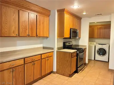 5028 Starfinder Avenue Kitchen