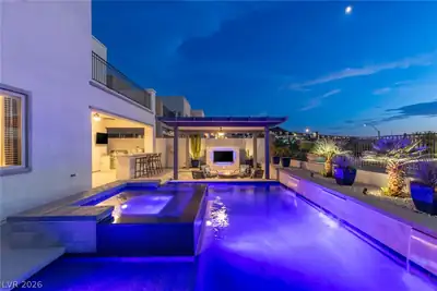 743 Glowing Horizon Street, Henderson