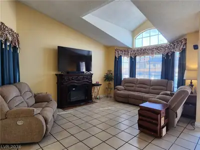 3244 Cactus Springs Drive, Laughlin, NV 89029 Living Room