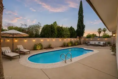 717 Palmhurst Drive Pool