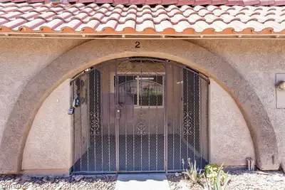 817 Mantis Way 2 Entry