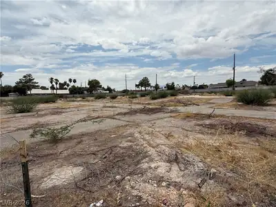 5825 West Desert Inn Road Lot