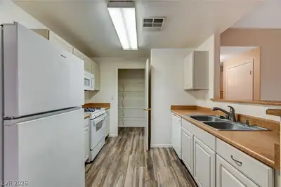 8250 North GRAND CANYON Drive 2093 Kitchen