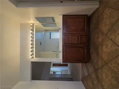 9164 CRAVEN Avenue, Las Vegas, NV 89149 Primary Bathroom