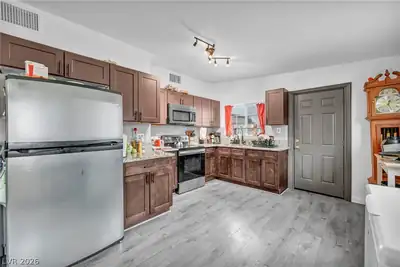 2412 Statz Street, North Las Vegas, NV 89030 Kitchen